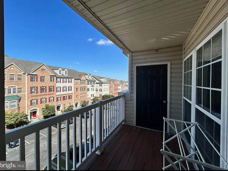 7210 Darby Downs #R — Photo 2