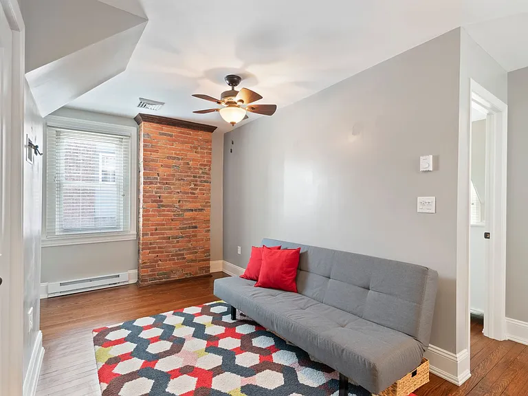 104 Rochelle Ave — Photo 23