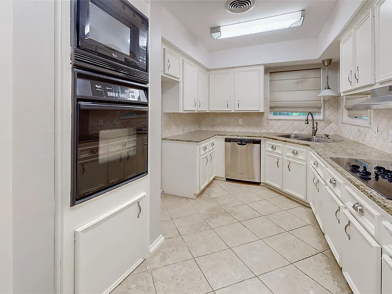 5338 Creekbend Dr — Photo 14