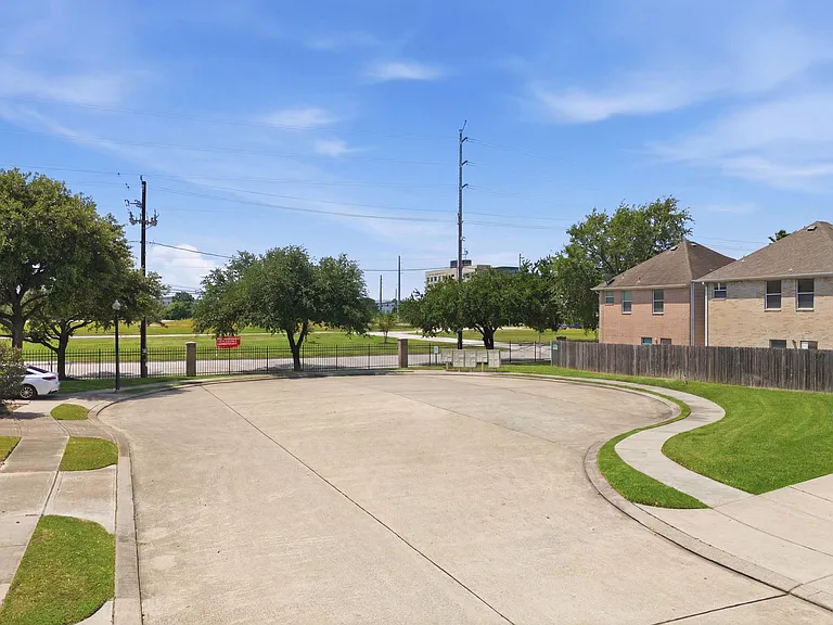 218 Plaza Del Sol Park — Photo 3