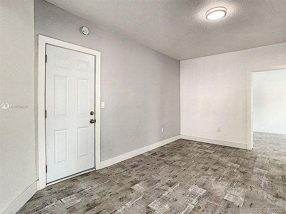4th image of 130 Antiquera Ave #11