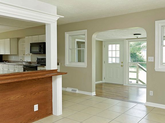 3rd image of 642 Wells Ct
