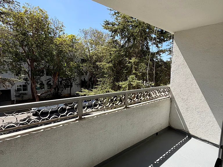 Balcony (South-facing)
