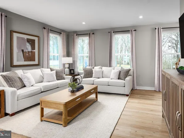 3525 Destrier St, Ranson, WV 25438