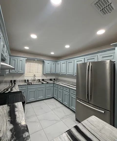 4304 W Rogers Rd — Photo 3