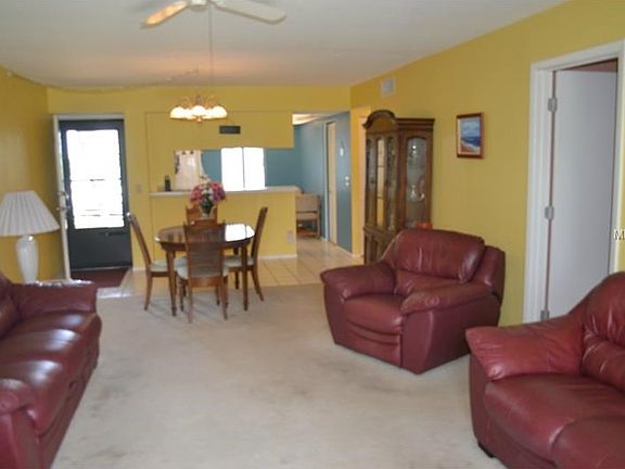 3rd image of 131 E Cypress Ct