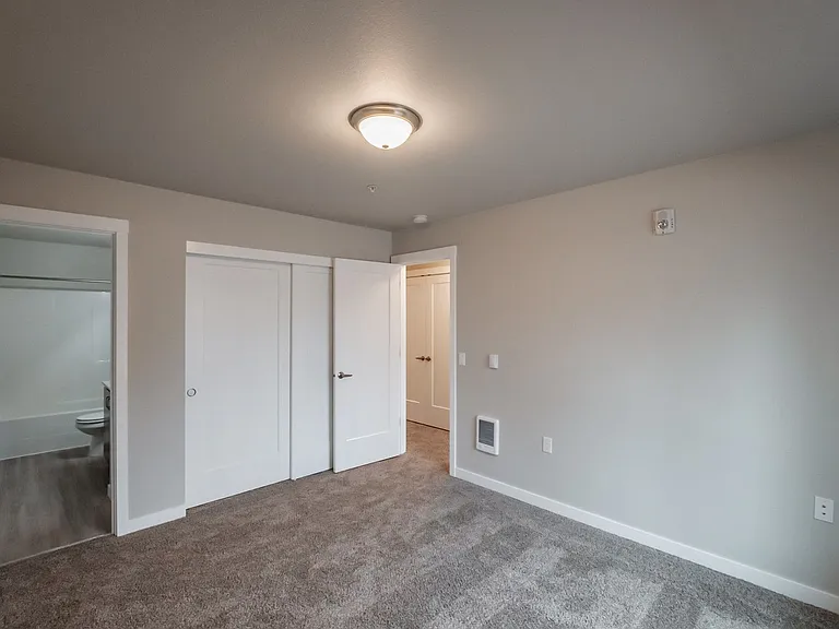 Evergreen Valley Apartments — Photo 46
