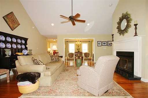 5th image of 105 Lakewood Dr