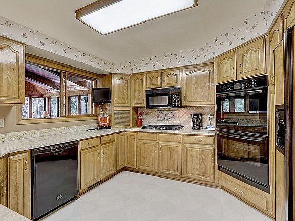 4th image of 18325 Harvest Ln