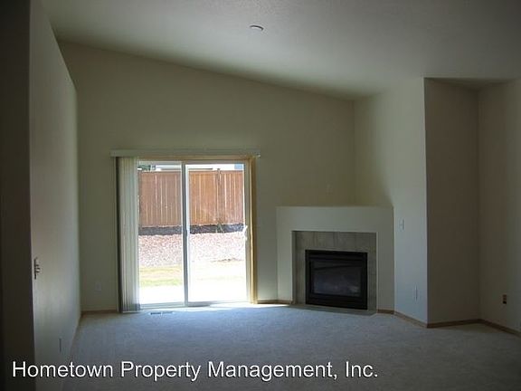 3rd image of 3623 Loren St NE