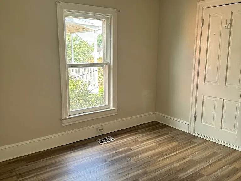 216-218 Westside Ave — Photo 13