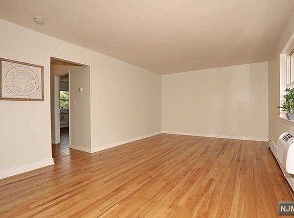 3rd image of 135 Regency Park