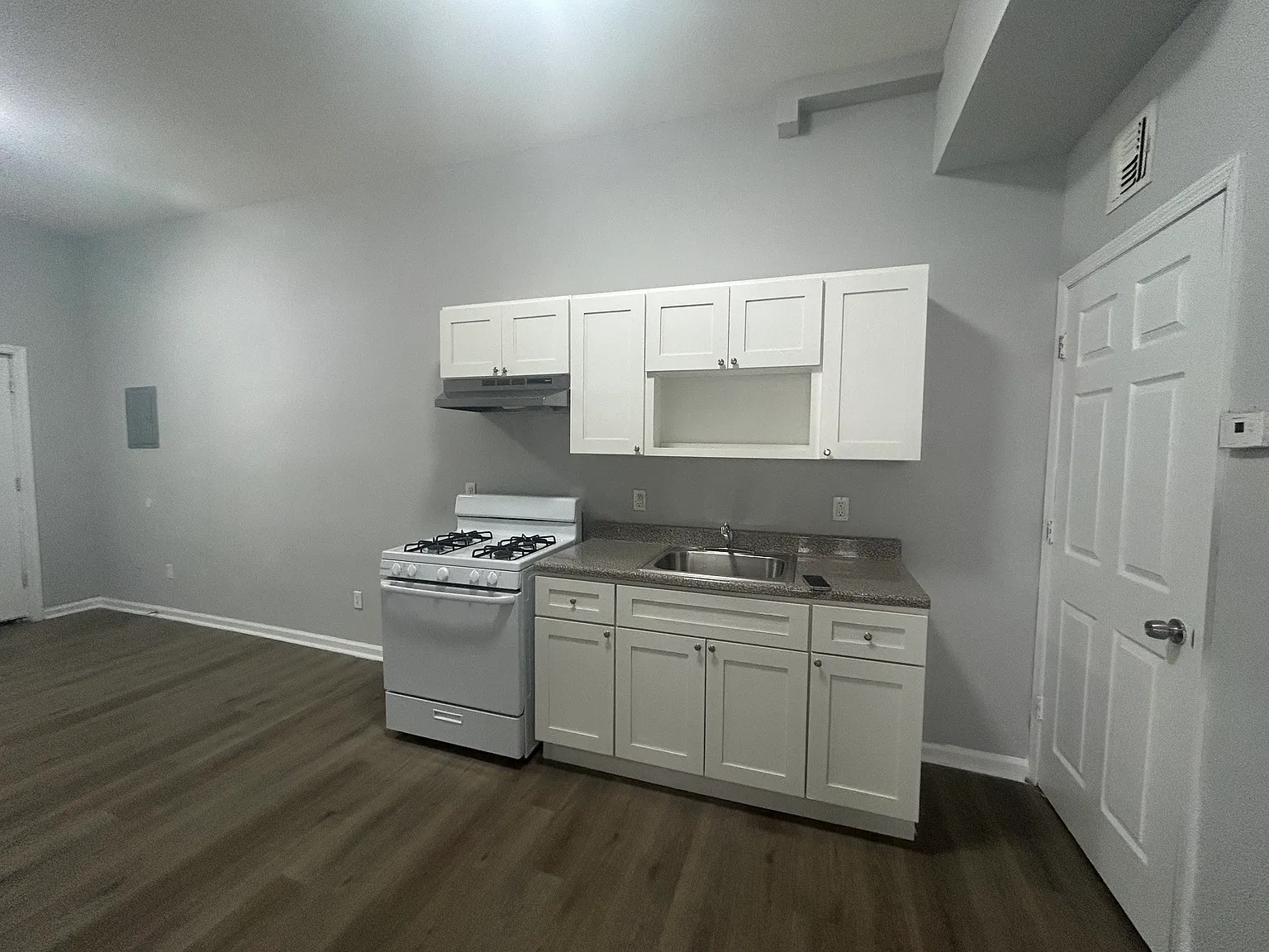 2 bed, $1,636 — Photo 3