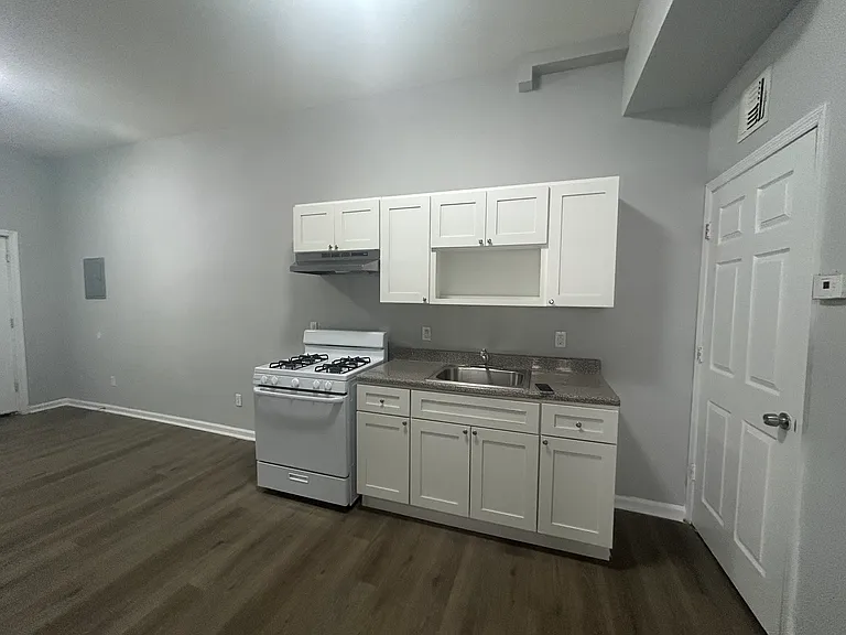130 N Main St #5 — Photo 3