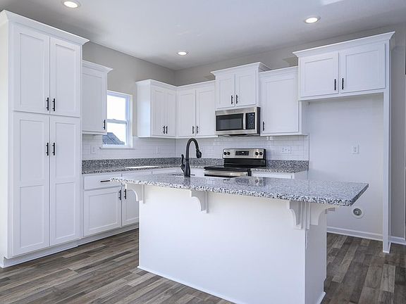 2nd image of 939 Cottonwood Ct