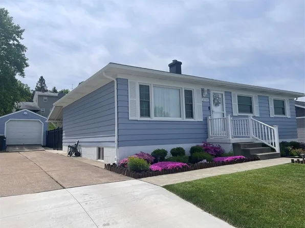 2711 E 43rd St, Erie, PA 16510