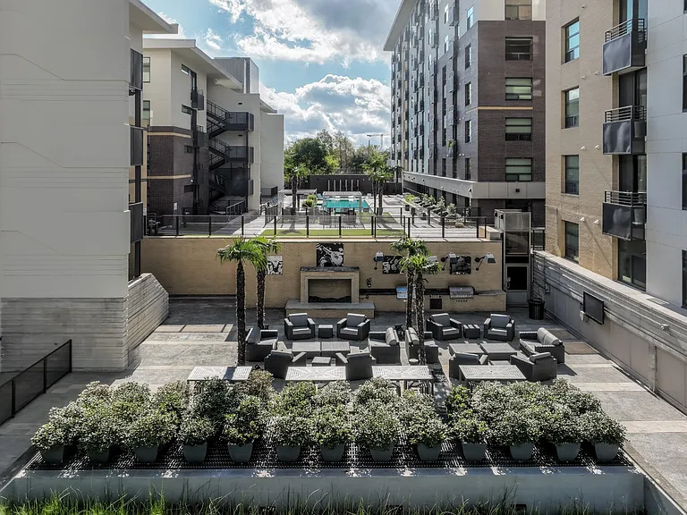 Berkshire Riverview — Photo 16