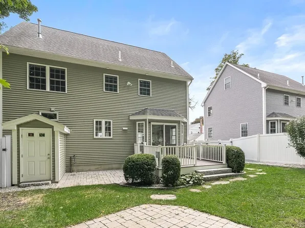 20 Smith Ln, Medford, MA 02155