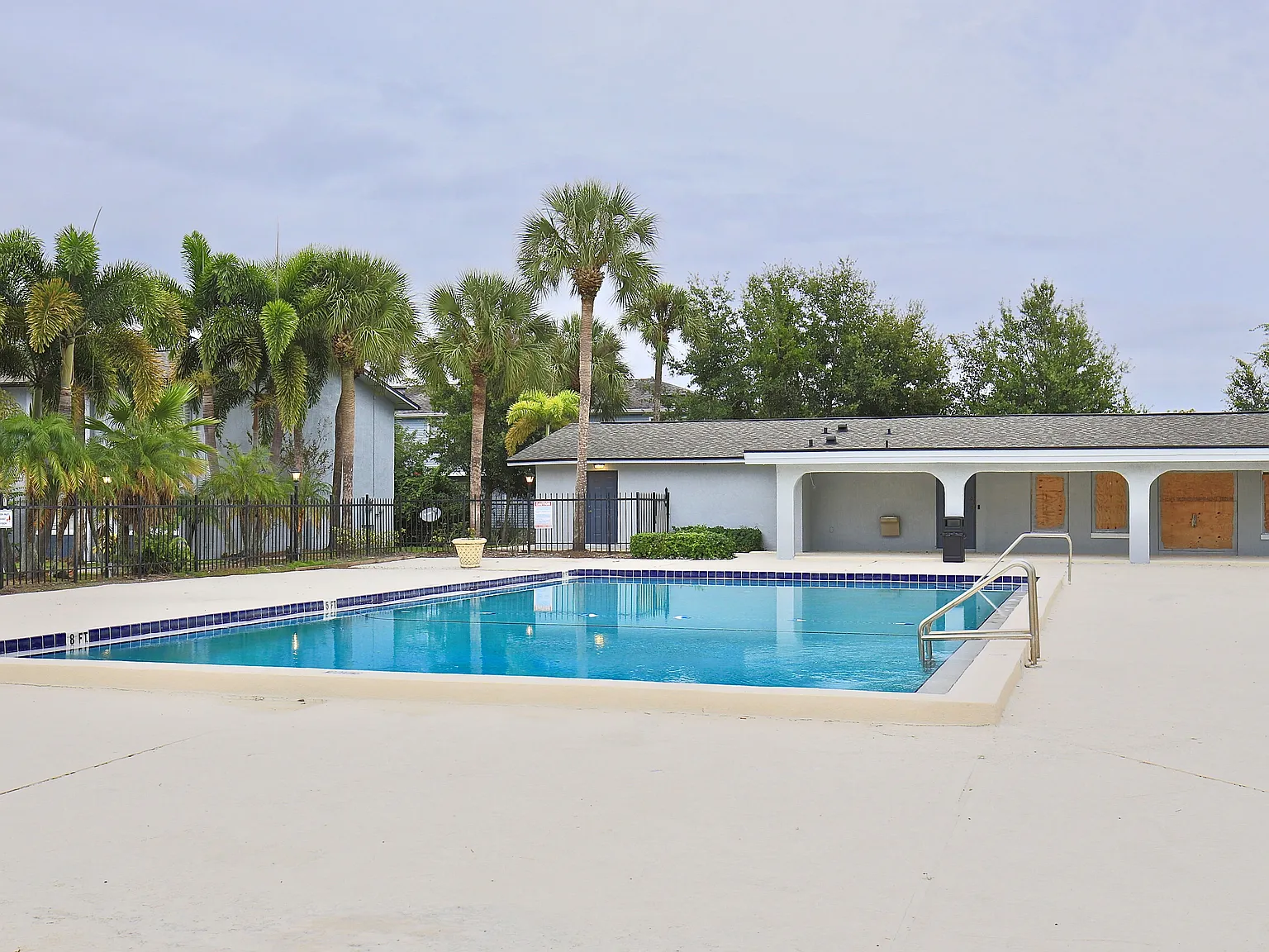 Don't miss out on this spacious 2 bedroom condo!! — Photo 3