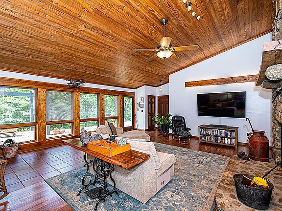 4th image of 1094 Kingswood Ln