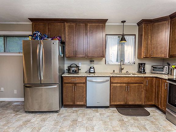 4th image of 2710 Pine Dr SE