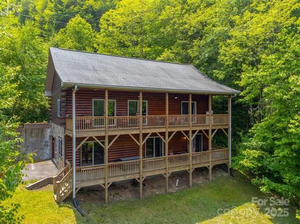 938 Trickle Creek Rd, Waynesville, NC 28785
