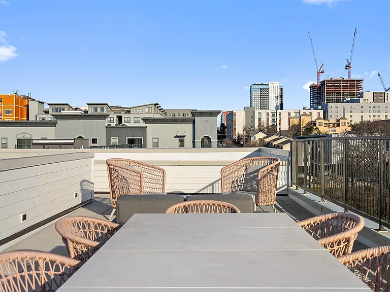 2500 Longview St #222 — Photo 30