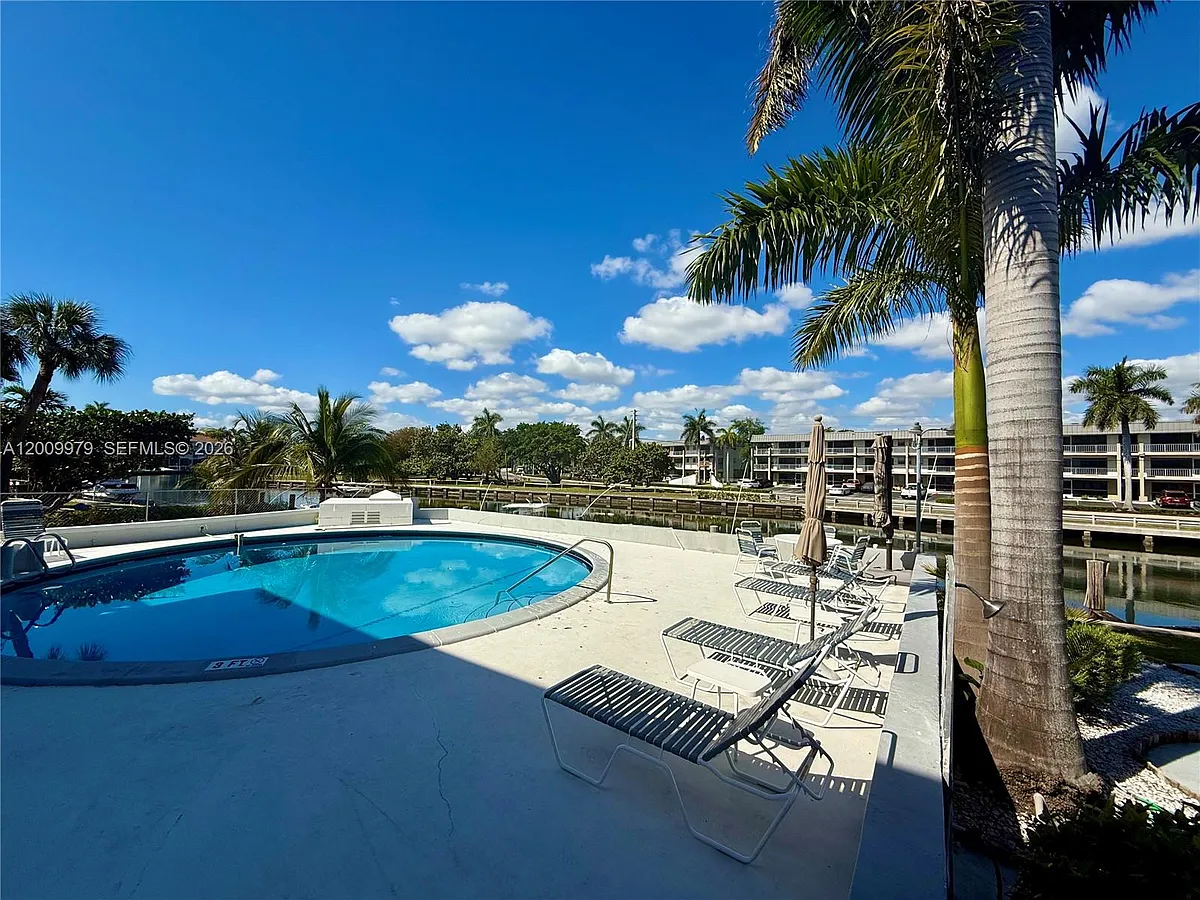 Building Photo - 467 Golden Isles Dr #310