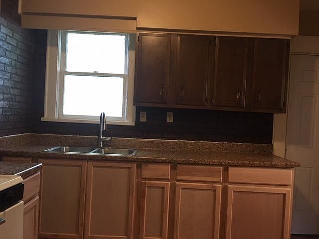 2nd image of 302 Baldwin Ave