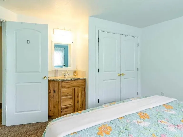 236 S Aileen Way #A — Photo 6