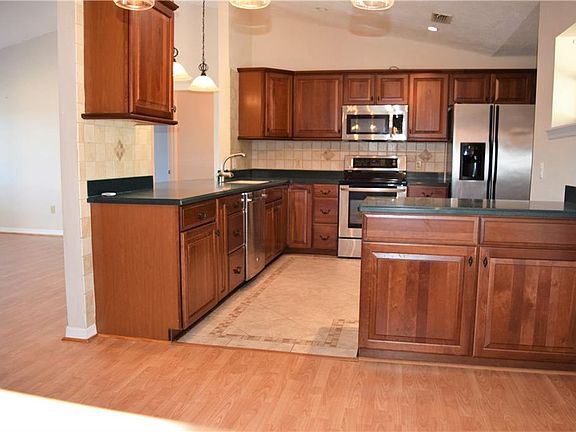 3rd image of 2350 Salem Dr