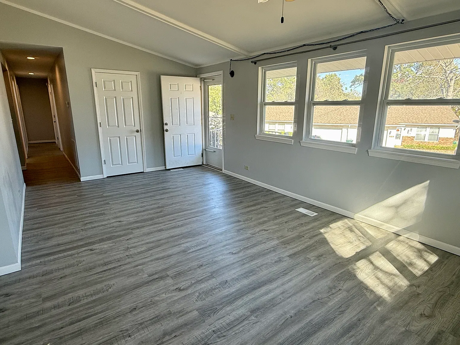 3 bed, 2.5 bath, 2000 sqft, $2,000 — Photo 2