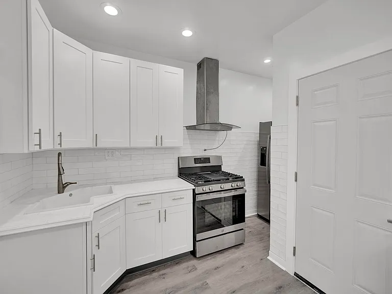 3234 W Waveland Ave #2 — Photo 7