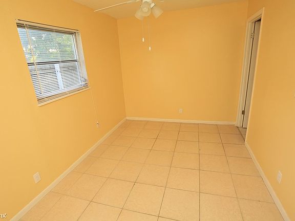 4th image of 711 SW 83rd Ave
