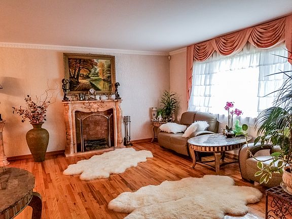 3rd image of 864 Peninsula Blvd