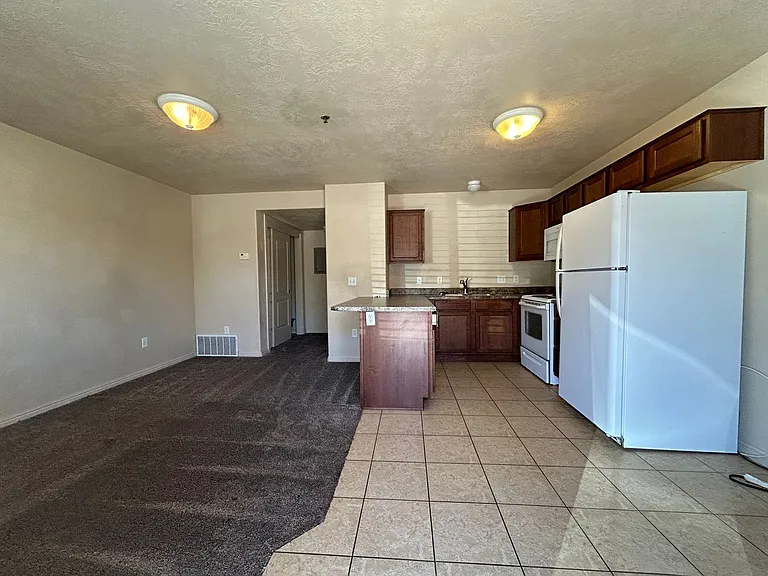 Spruce Street Apartments — Photo 4