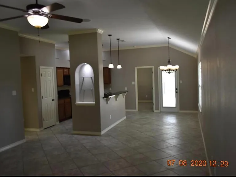 2105 Oak View Dr — Photo 4
