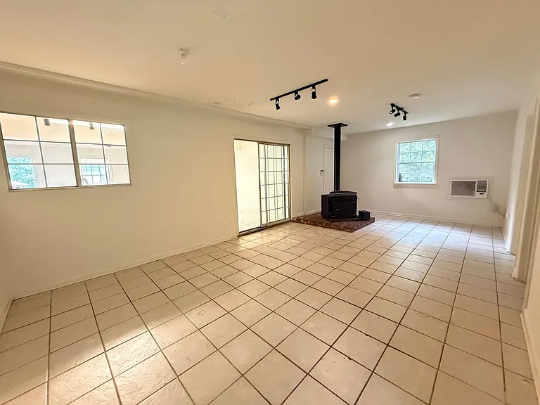 8720 Mornington Dr — Photo 6