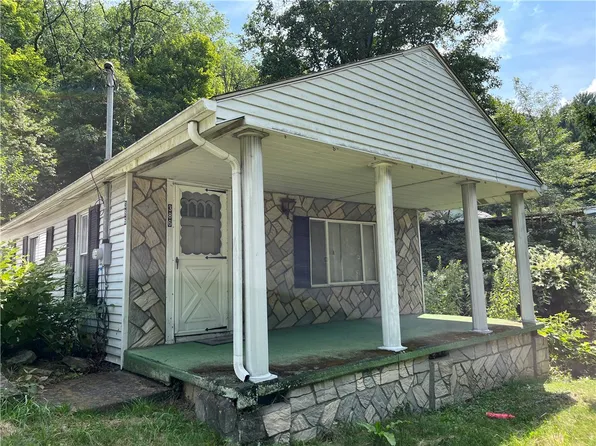 386 Yauger Hollow Rd, Lemont Furnace, PA 15456