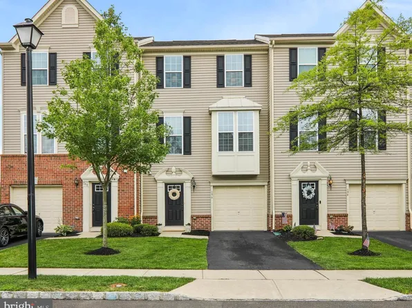 196 Fela Dr, Riverton, NJ 08077
