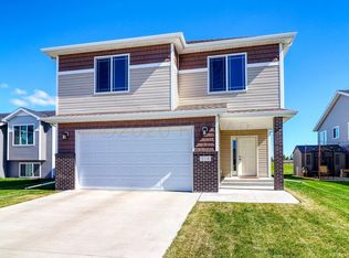 512 13th Ave NW, West Fargo, ND 58078