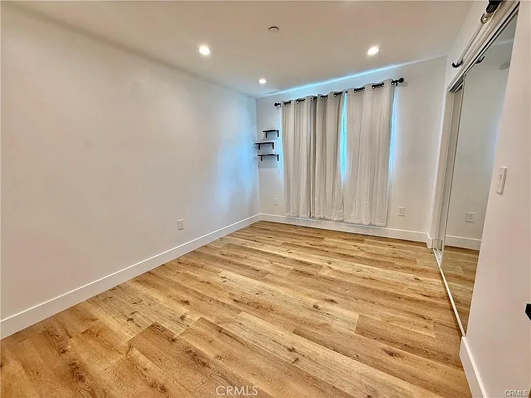 6902 Corbin Ave — Photo 8