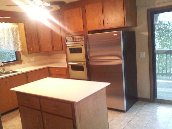 2nd image of 410 Redwood Ave