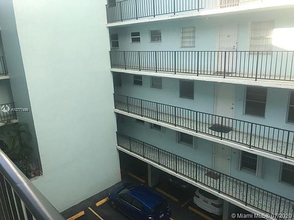 4th image of 720 Collins Ave APT 409