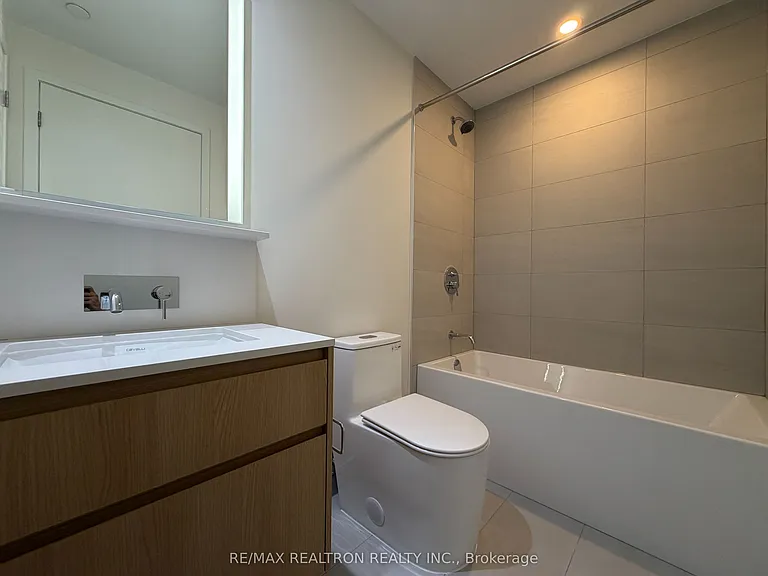 322 Dupont St #502 — Photo 27