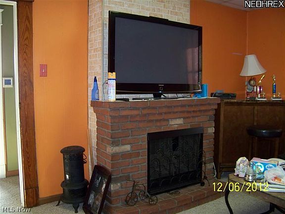 3rd image of 161-161 1/2 S 7th St