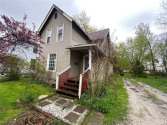 2nd image of 424 W 38th St