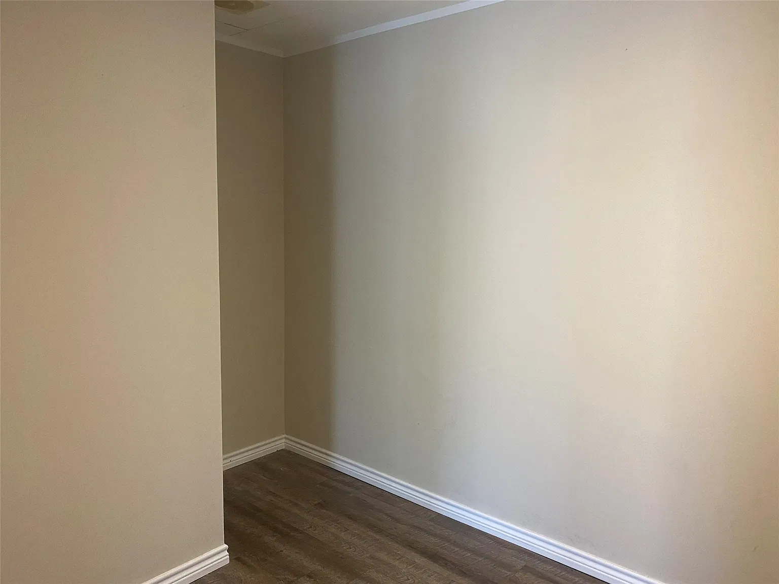 Studio, 300 sqft, $400 — Photo 4