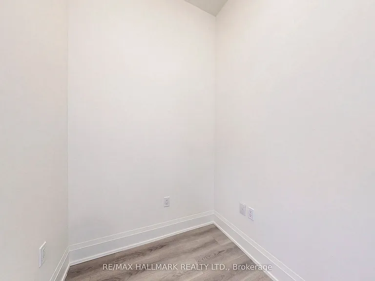 509 Dundas St W #806 — Photo 23