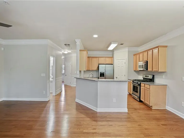 720 Surrey Park Pl SE — Photo 12